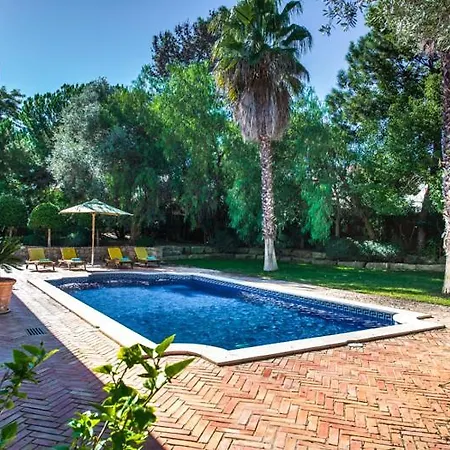 Sleeps 8 With Pool Air Con And Wifi