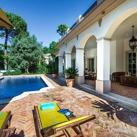 Sleeps 8 With Pool Air Con And Wifi