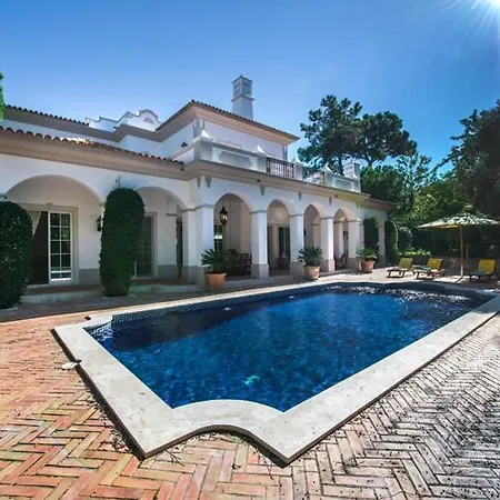Sleeps 8 With Pool Air Con And Wifi