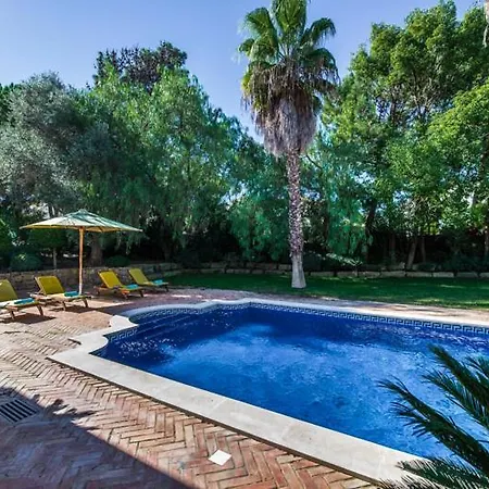 Sleeps 8 With Pool Air Con And Wifi Villa