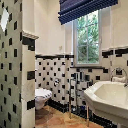 Sleeps 8 With Pool Air Con And Wifi Villa Quinta do Lago