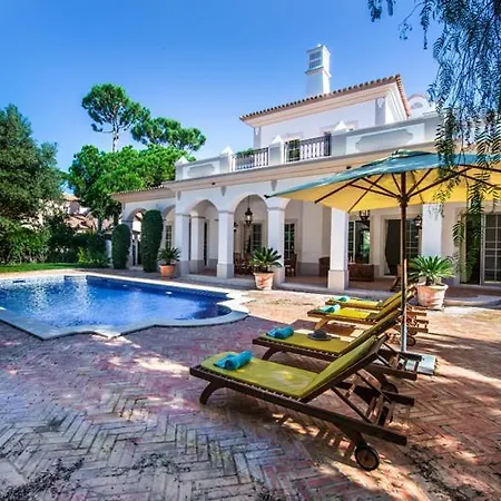 Sleeps 8 With Pool Air Con And Wifi Villa